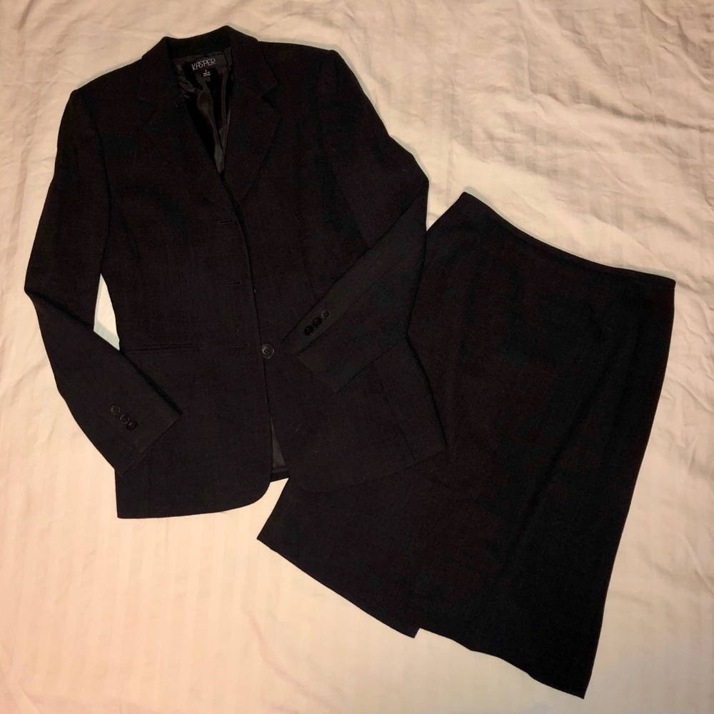 Kasper 2 Piece Charcoal Suit Size 4